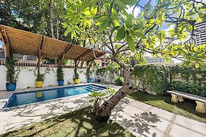 Luxury Condado Apt Walk to the Beach Pool