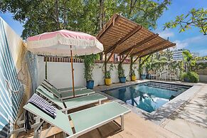 In Condado Beach Beautiful Pool With Tanning Bed