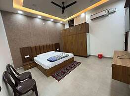 The Divine Cloud Inn