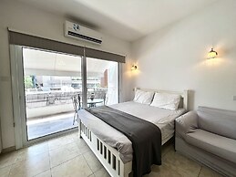 157 LIM - Stay Sunsea Studio