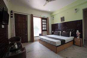 Hotel Raj Mahal