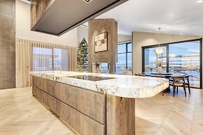 Glamorous & Stylish Getaway!