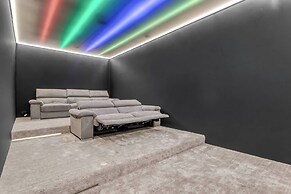 Glamorous & Stylish Getaway!