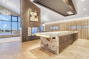 Glamorous & Stylish Getaway!