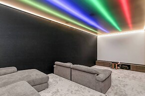 Glamorous & Stylish Getaway!