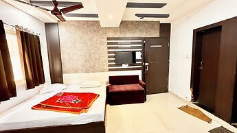 Hotel Dwarkadhish -near Station & Temple