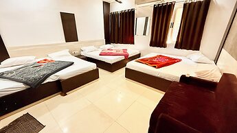Hotel Dwarkadhish -near Station & Temple