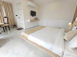 Hotel YJ Manor