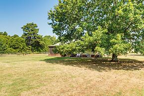 Screened Patio + Fire Pit: Peaceful Marshall Home