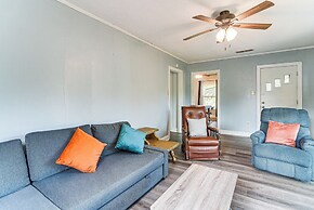 Screened Patio + Fire Pit: Peaceful Marshall Home