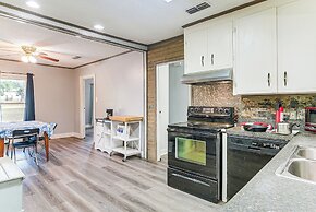 Screened Patio + Fire Pit: Peaceful Marshall Home