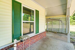 Screened Patio + Fire Pit: Peaceful Marshall Home