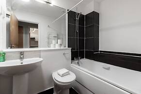 Comfy Apartments in Queensway
