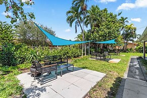 Spacious Apartment with Free Parking