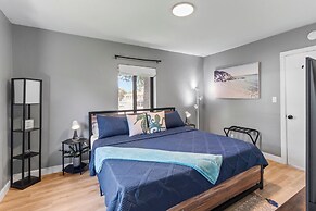 Spacious Apartment with Free Parking