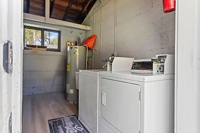 Spacious Apartment with Free Parking