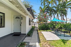 Spacious Apartment with Free Parking