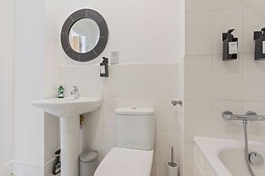 Windrush Grove Retreat in Birmingham