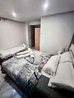 Airbhouse Prívate Rooms & Triana