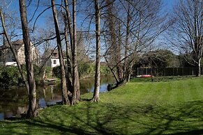 Surrey Hills Escape: Riverside Walks & Quick Links