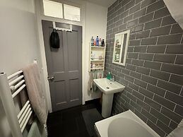 Stirling Haven: Charming 3B Apt In City Centre