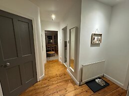Stirling Haven: Charming 3B Apt In City Centre