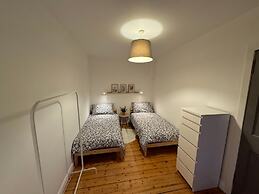 Stirling Haven: Charming 3B Apt In City Centre