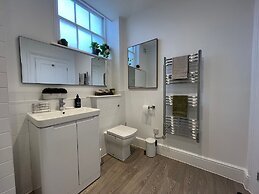 Spacious 2B Flat In Clement House