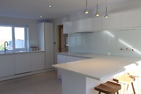 Spacious 4Bd Smart Home In Idyllic Rural Setting