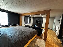 Beamsville Rustic Modern Suites