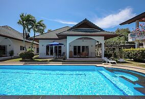 1BR Apt Poolside Near Yanui Beach V201