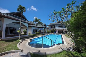 1BR Apt Poolside Near Yanui Beach V201