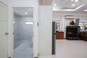 1BR Apt Poolside Near Yanui Beach V201