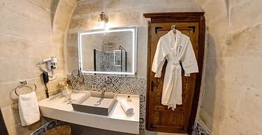 AGES IN CAPPADOCIA PREMIUM SUIT