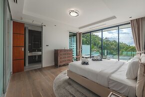 4BRHilltop Villa Pool Views Jacuzzi V203