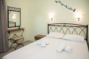 Konstantinos Hotel & Apartments 2