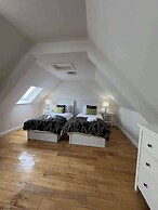 2 Bed Apartment - Sleeps 4 - Parking - Wifi