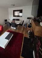 2 Bed Apartment - Sleeps 4 - Parking - Wifi