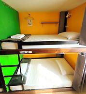 THE FUNKY MONKEY HOSTEL - 18 to 40 only
