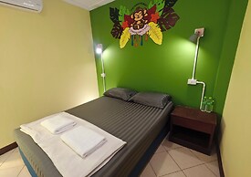 THE FUNKY MONKEY HOSTEL - 18 to 40 only