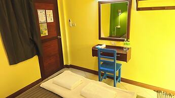 THE FUNKY MONKEY HOSTEL - 18 to 40 only
