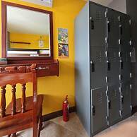 THE FUNKY MONKEY HOSTEL - 18 to 40 only