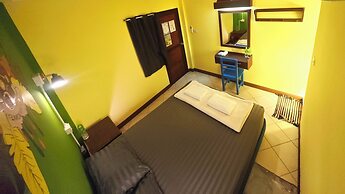 THE FUNKY MONKEY HOSTEL - 18 to 40 only