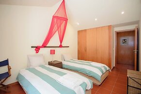 Liiiving in Caminha Countryside Pool House