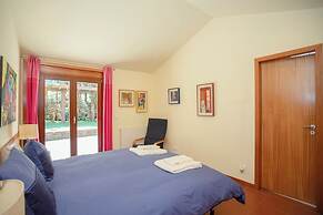 Liiiving in Caminha Countryside Pool House
