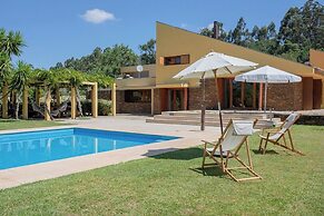 Liiiving in Caminha Countryside Pool House