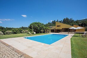 Liiiving in Caminha Countryside Pool House