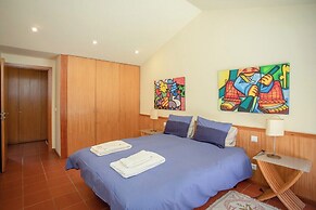 Liiiving in Caminha Countryside Pool House
