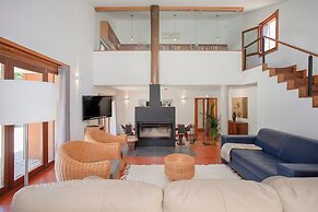 Liiiving in Caminha Countryside Pool House