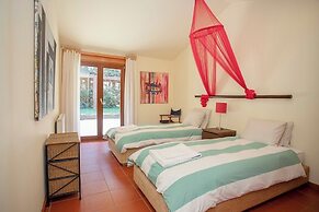Liiiving in Caminha Countryside Pool House